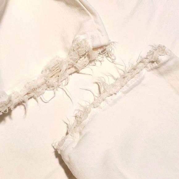 Universal Thread Mom Jeans High Rise Ankle Fray Hem White Denim Size 6 - Picture 2 of 10